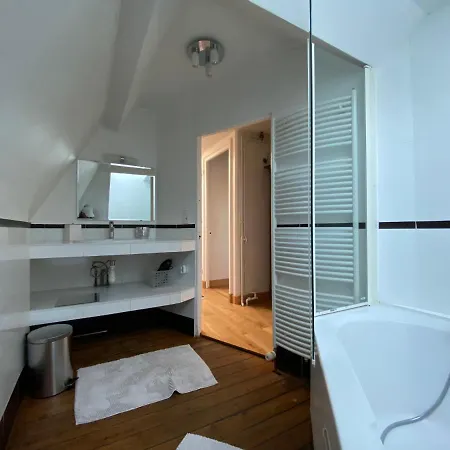 Aux Deux D Villa *